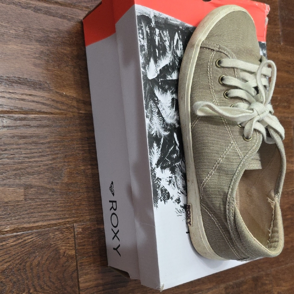 Roxy Tan Canvas Sneakers
